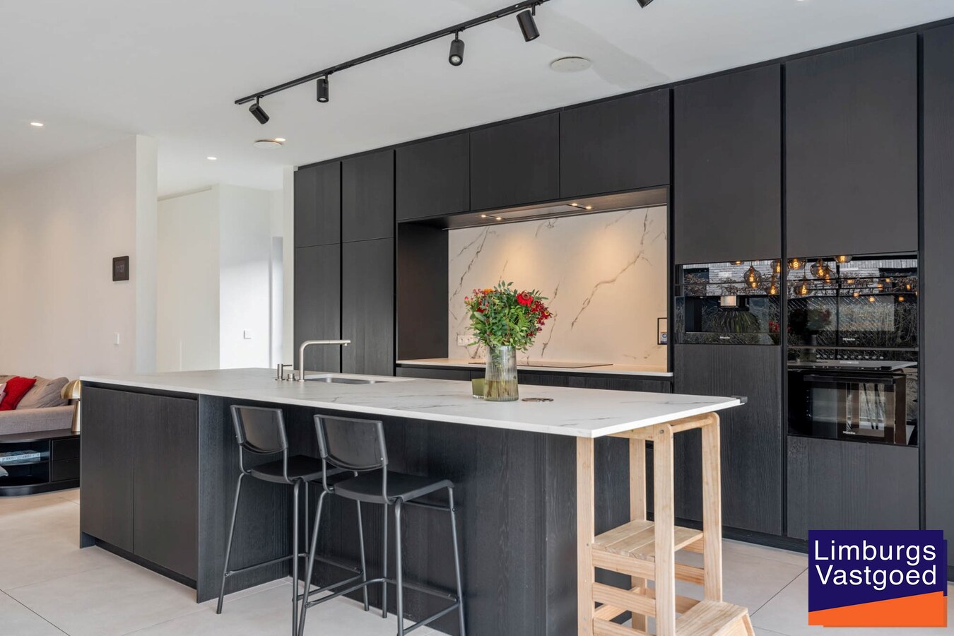 Hoogwaardig afgewerkte gezinswoning, 4 slpk, op 48a23ca, nabij centrum 