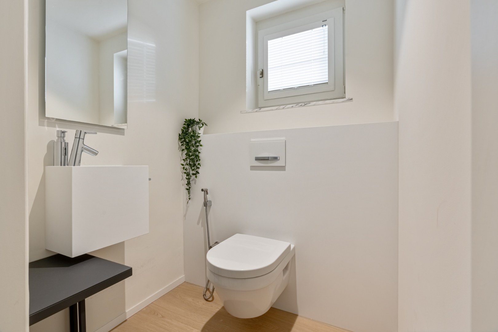 Gastentoilet met fonteintje 