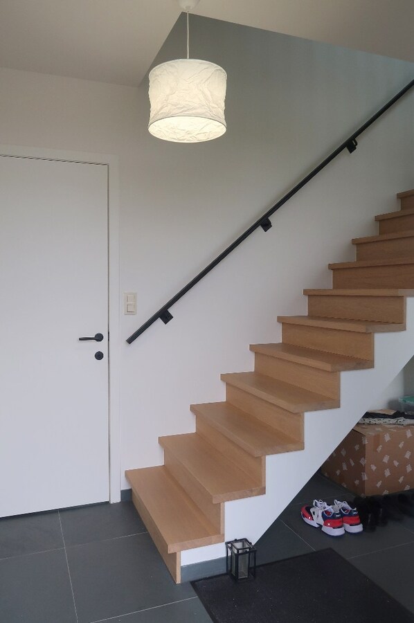 Moderne koppelwoning met 4 slaapkamers en prachtige vergezichten, omringd door groen 