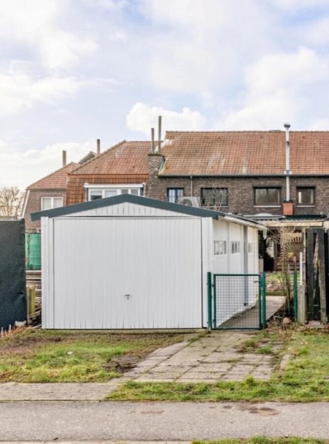 Instapklare gezinswoning met 3 slaapkamers, tuin en garage te Genk 