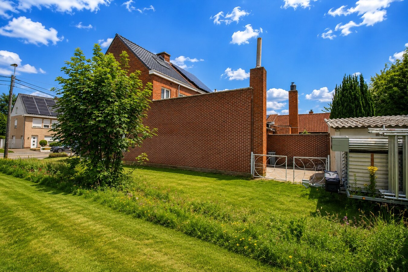 Te koop: Rustig gelegen halfopen bebouwing op uitzonderlijk perceel van 883 m² in Sint-Niklaas 