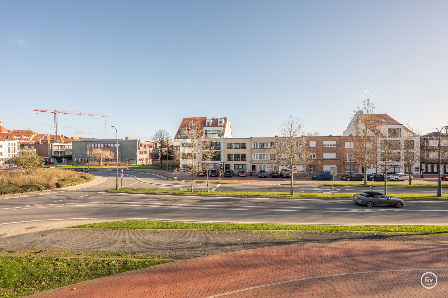Magnifique appartement spacieux avec 3 chambres situé dans un immeuble récent à Duinenwater. 