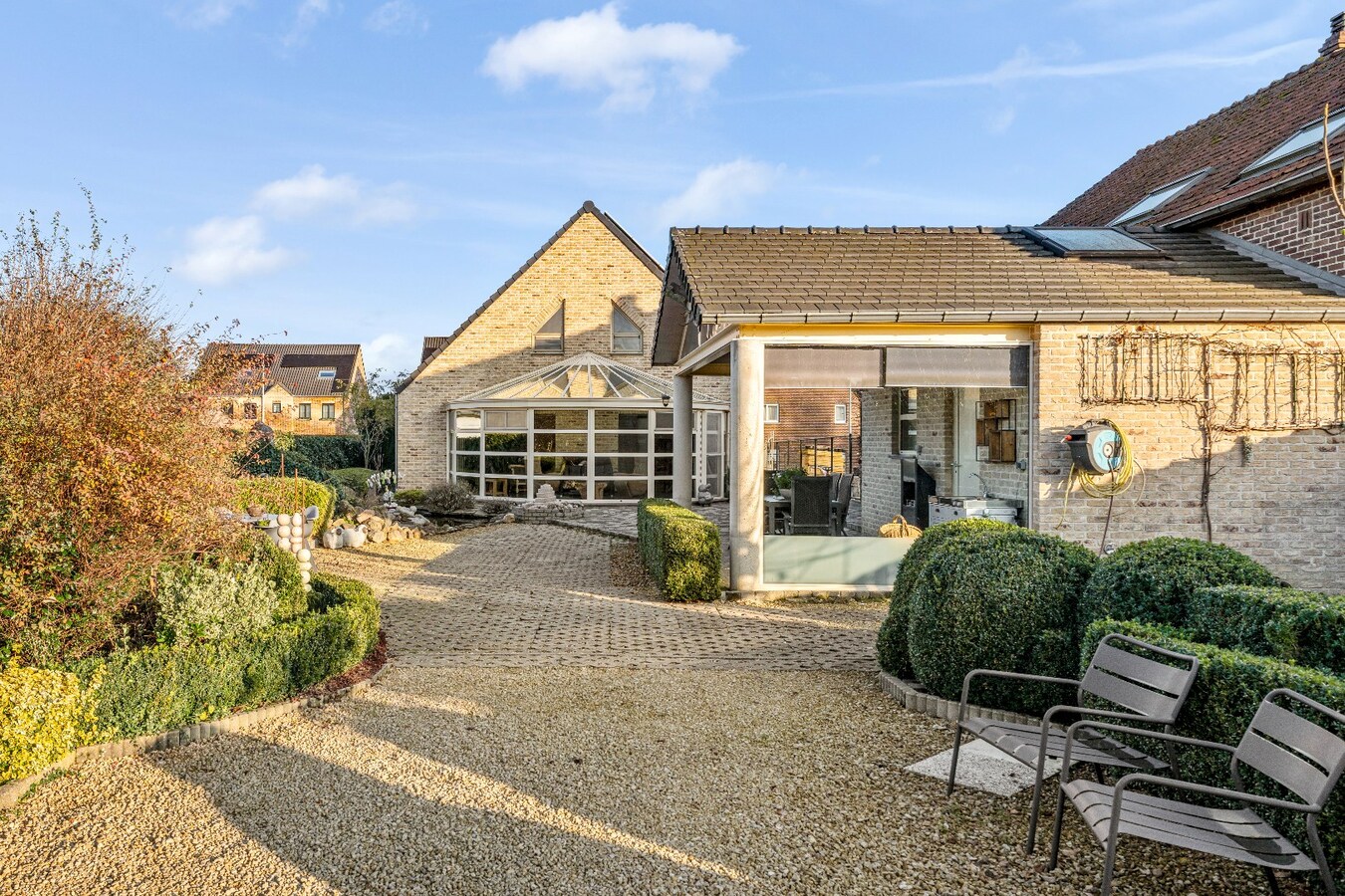 Duurzame, veelzijdige woning met karakter, energiezuinig comfort én prachtige tuin, op toplocatie. 