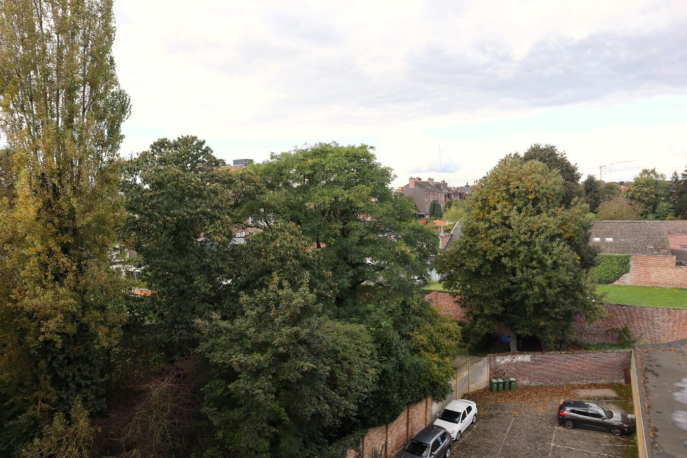 Mooi en goed onderhouden appartement met 2 slaapkamers (incl autostaanplaats) te Tienen 