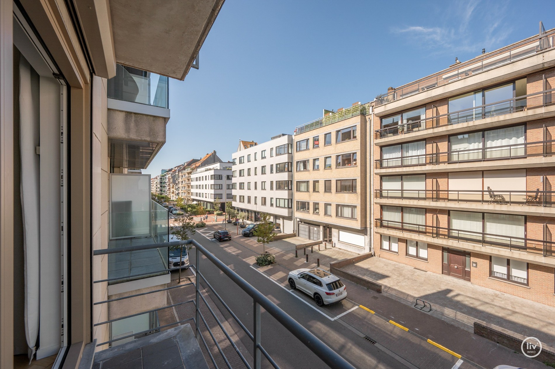 Appartement magnifiquement rénové, situé au calme, à proximité de l'avenue Lippens et de la mer à Knokke. 