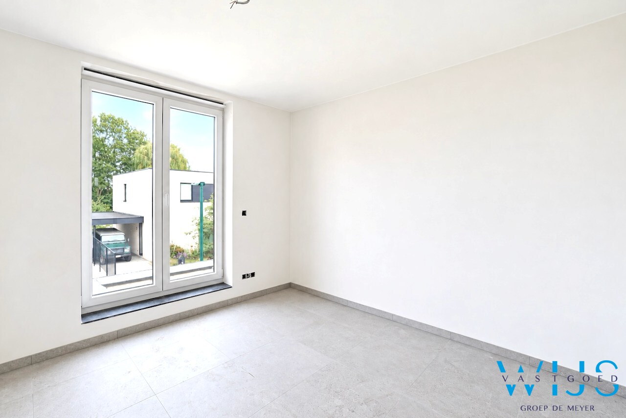 Nieuwbouw in aangename woonwijk te Oosteeklo ! 