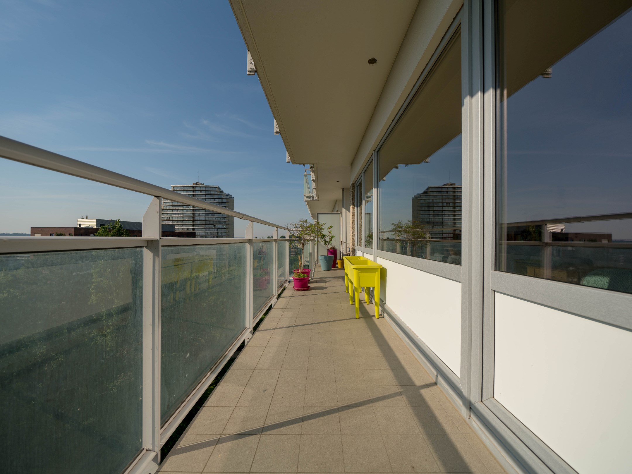 Prachtig appartement met 4 kamers, 2 bdk en 3 terrassen 