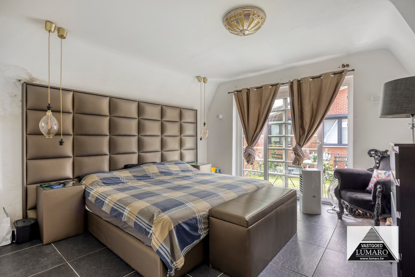 Half-open woning met karakter en grote leefruimtes 