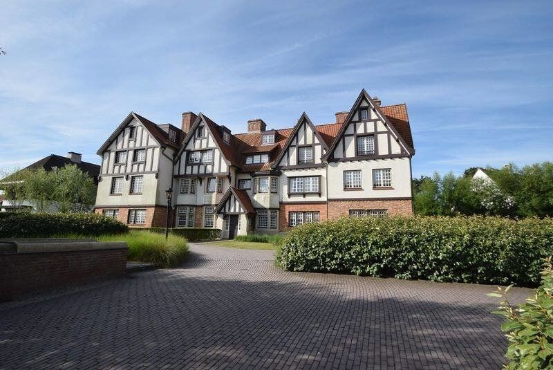 Garage box spacieux situé dans une résidence Villa à distance de marche de la Kustlaan. 