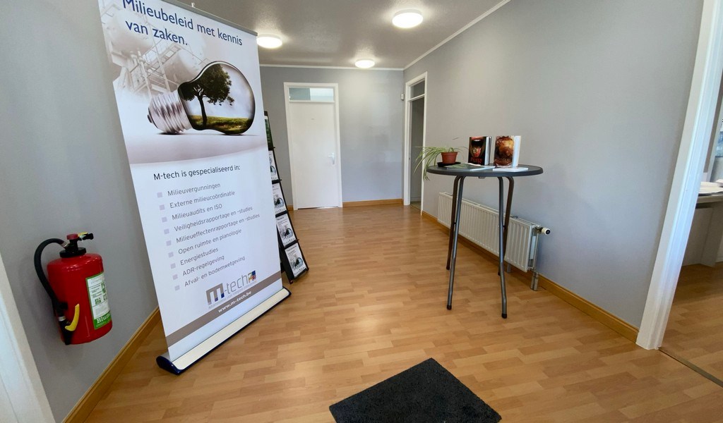 Alleenstaand kantoor te huur langs R4 te Wondelgem