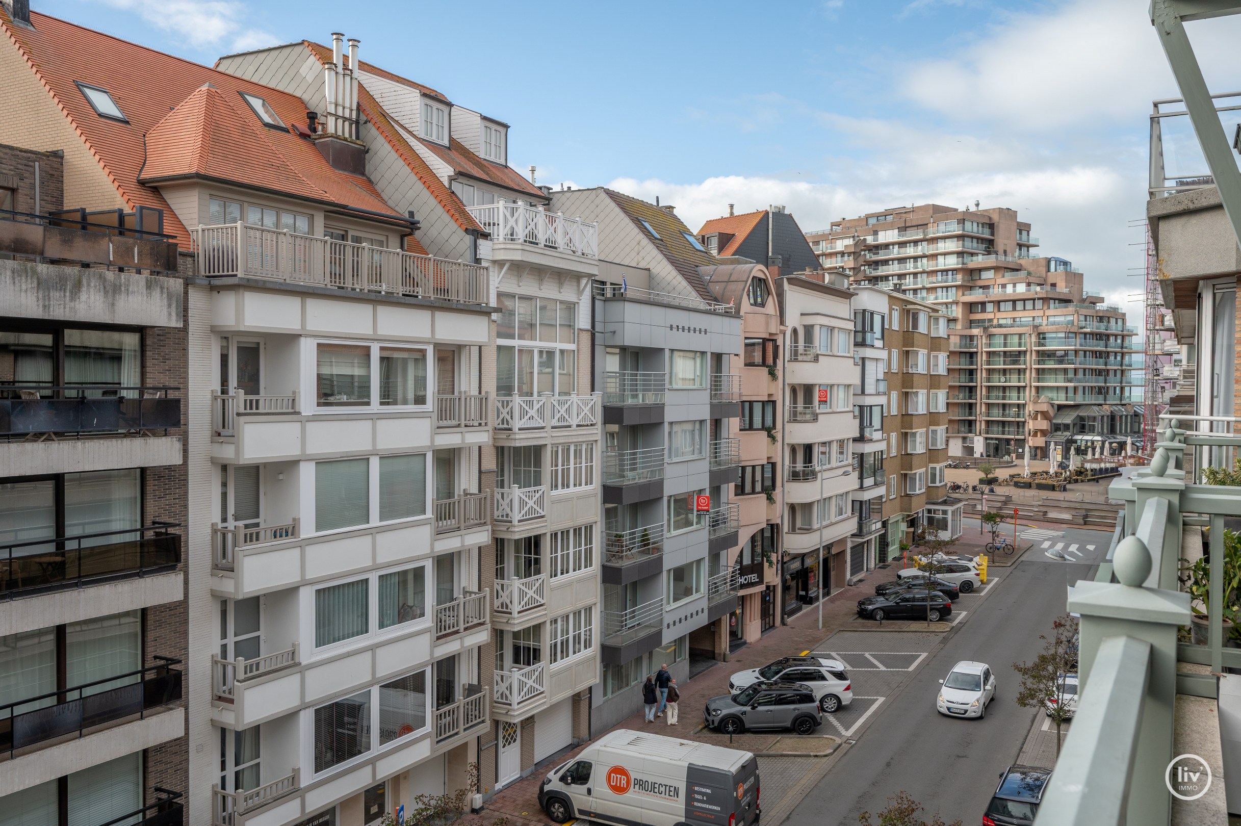 Récente mezzanine de 292 m2 située au centre avec de grandes terrasses, située dans la Vanbunnenlaan à Knokke. 
