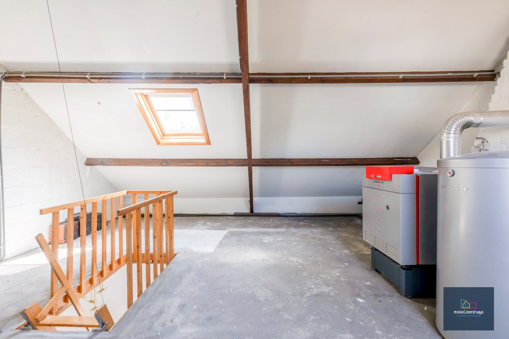 Centraal gelegen halfopen bebouwing met stadskoer 