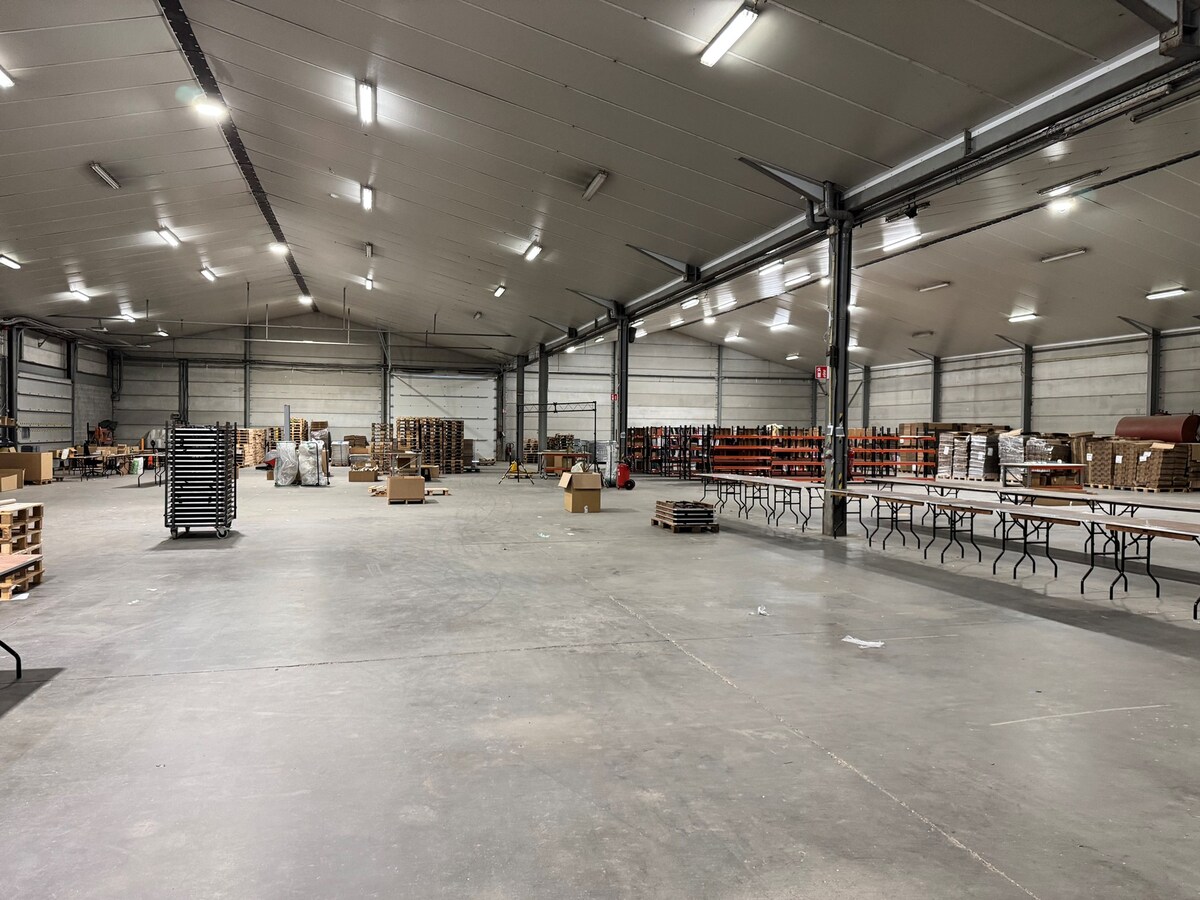 Loods met burelen te huur te Koekelare 