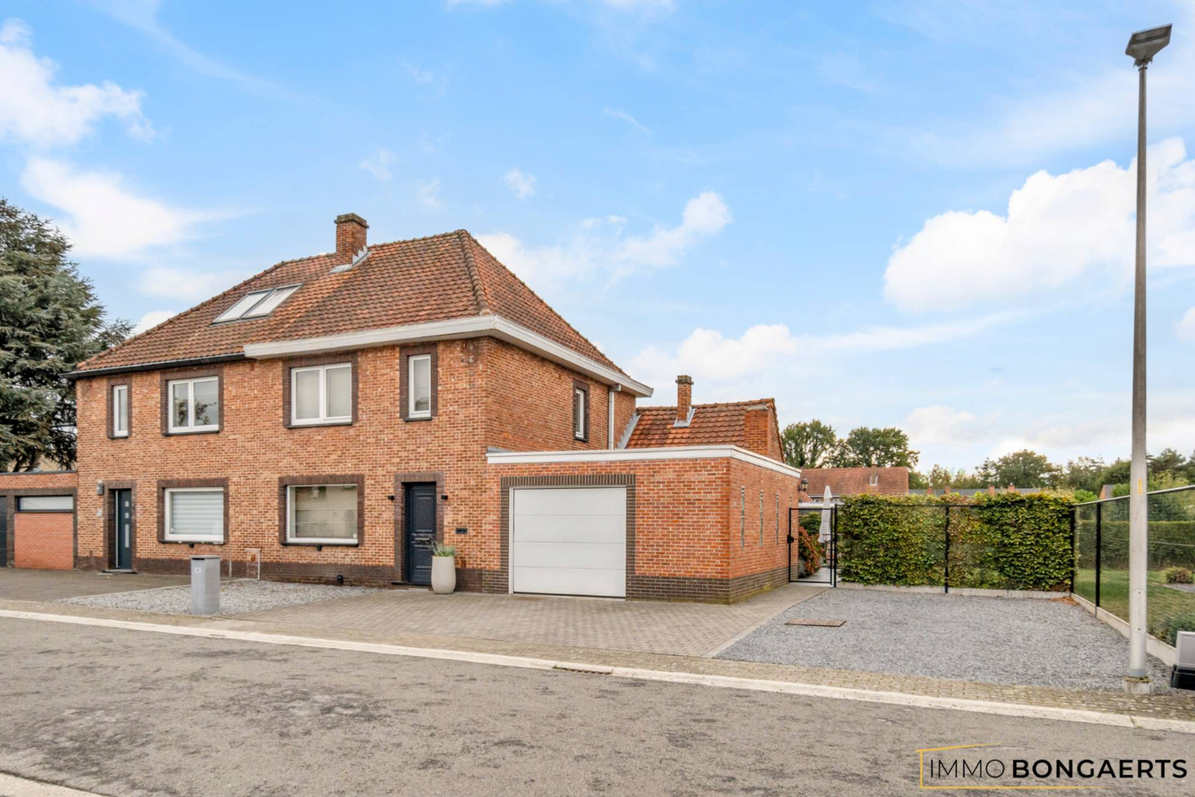 Instapklare woning op rustige ligging in As 