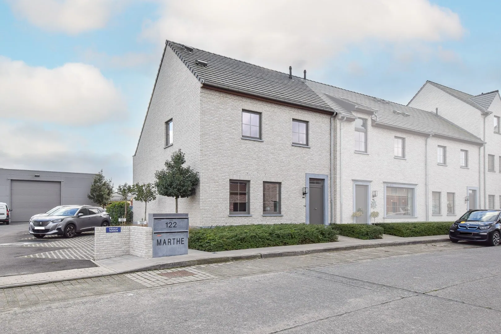 Prachtige nieuwbouwwoning in volledig aangelegd woonerf met 3 slaapkamers te Ettelgem