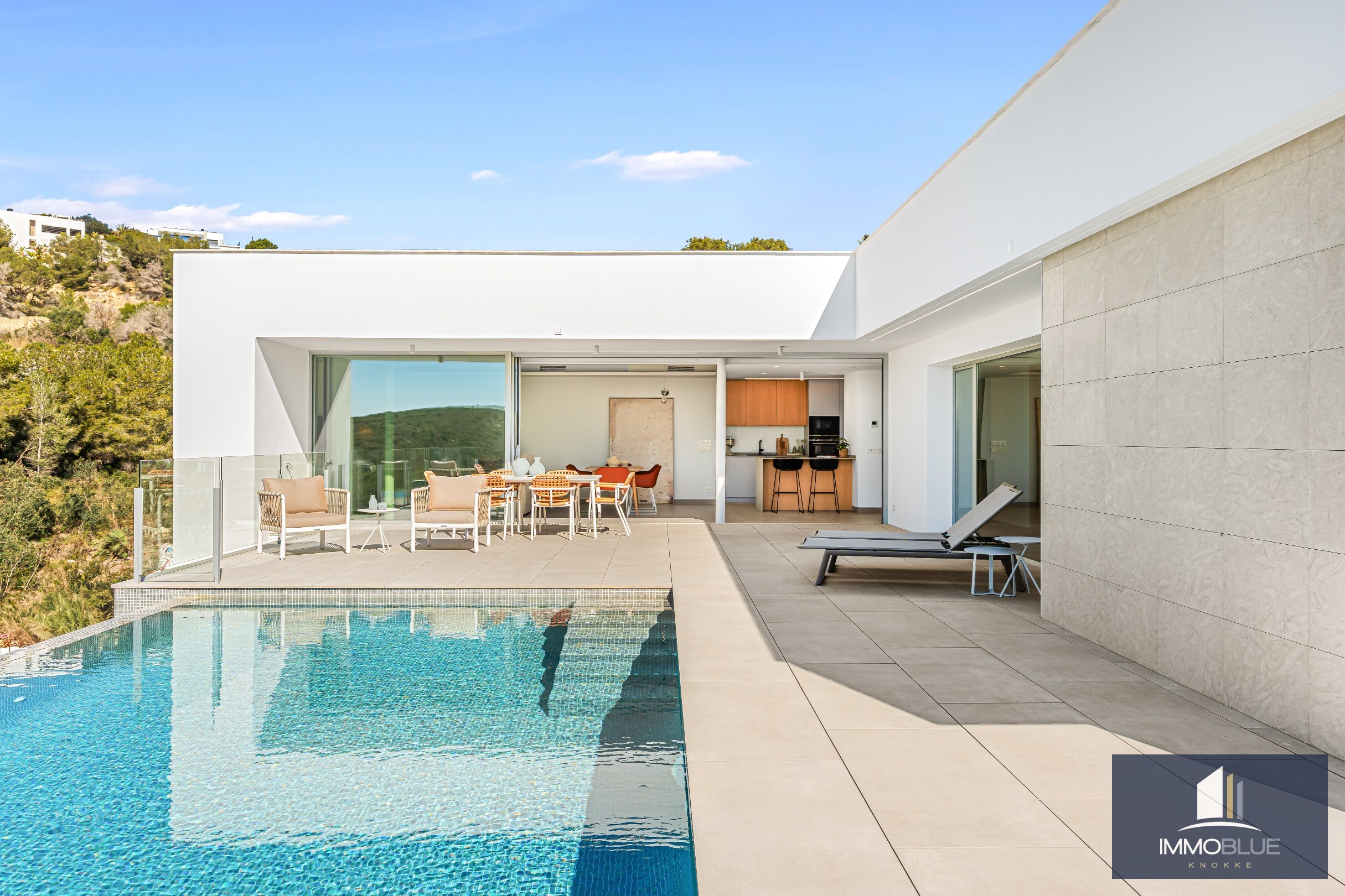 Open en praktisch wonen in mediterrane omgeving. 