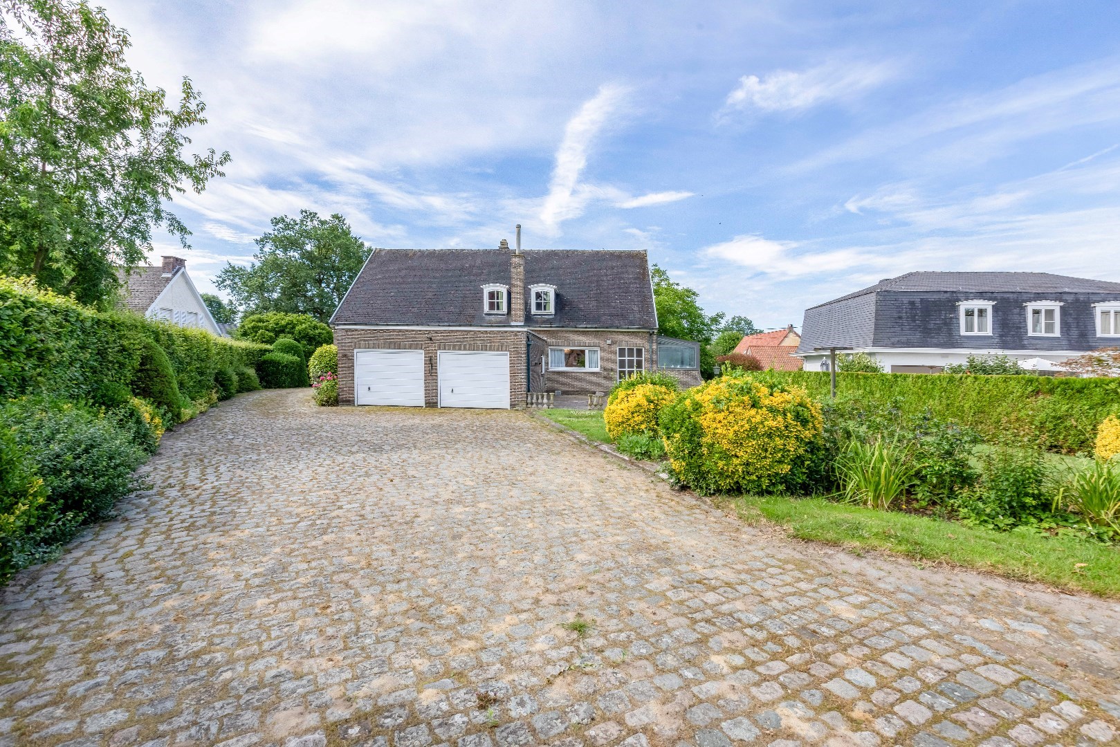 Ruime villa met 5 slp + dubbele garage en grote loods (104m²) 