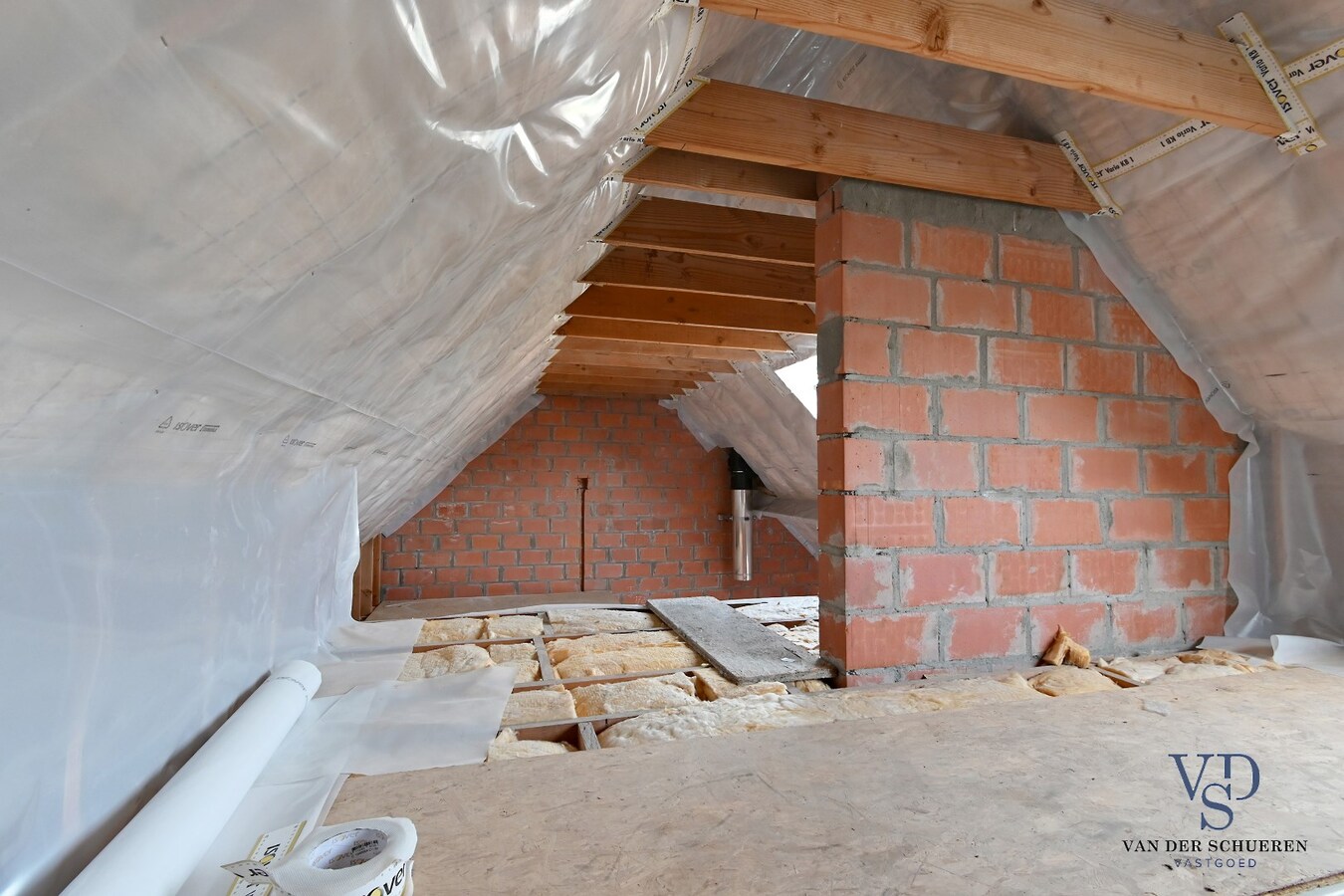 Eigentijdse woning (nog af te werken) te Vurste. 