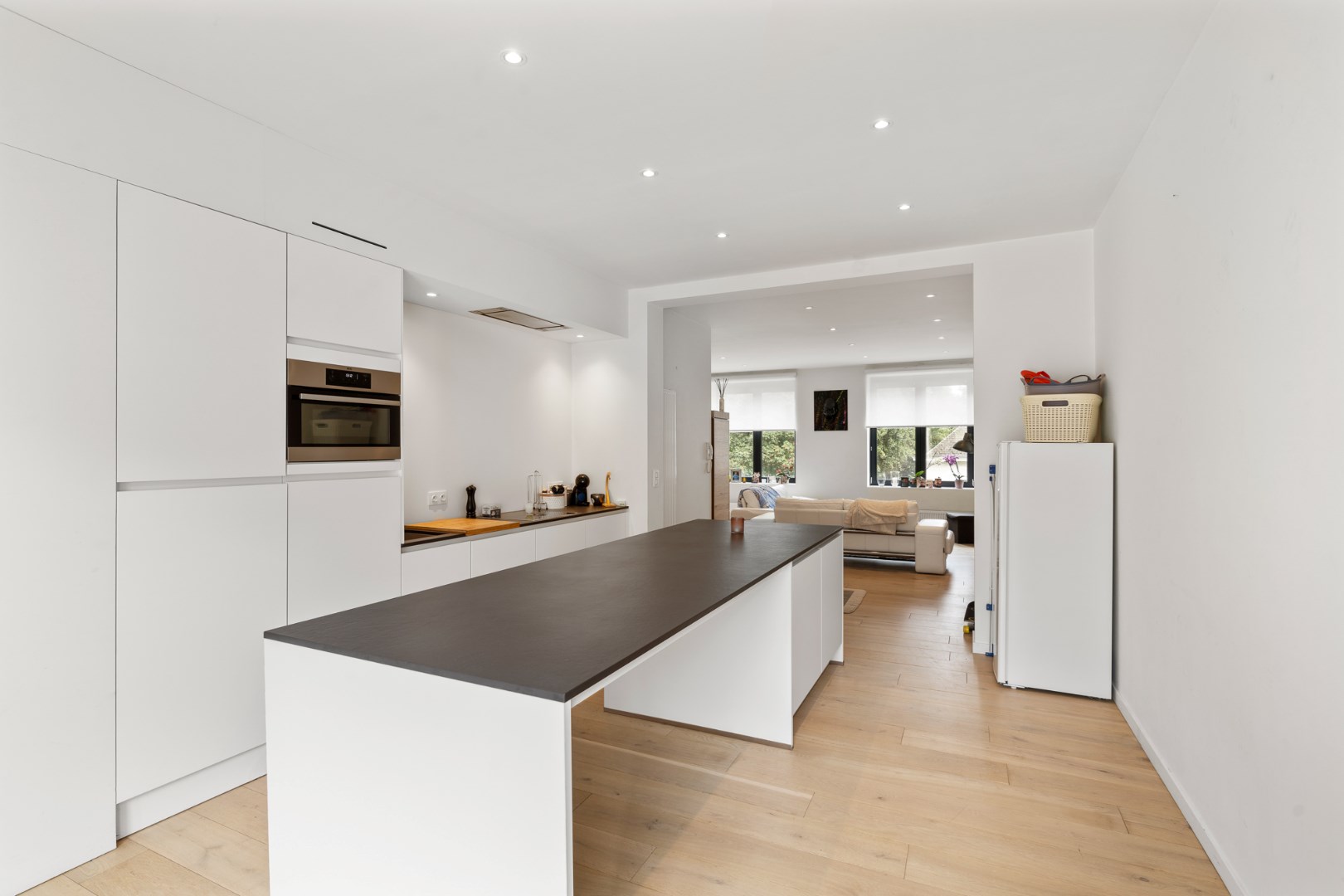 Magnifique appartement de 2 chambres avec terrasse ensoleillée à proximité du centre. 