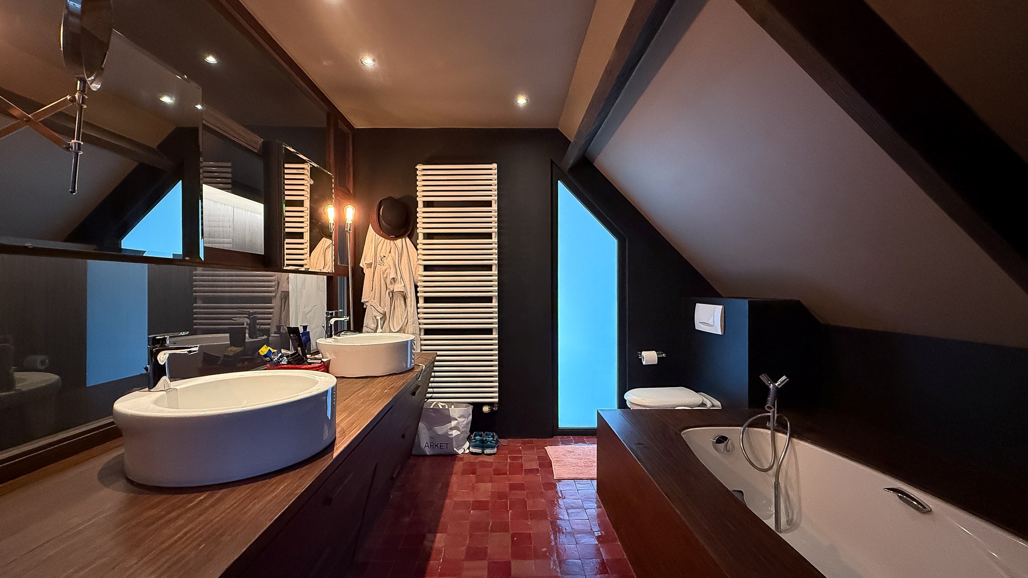 Architecturale villa - perfect voor een vrij beroeper - gelegen in een residentiele wijk 