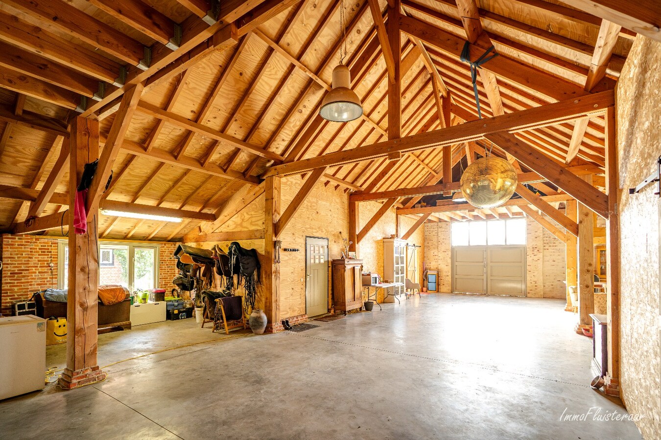 Prachtig landhuis met multifunctioneel bijgebouw, stallen en piste op ca. 5.000 m2 te Ravels (mogelijkheid tot aankoop aanpalende ca. 1 ha landbouwgrond) 