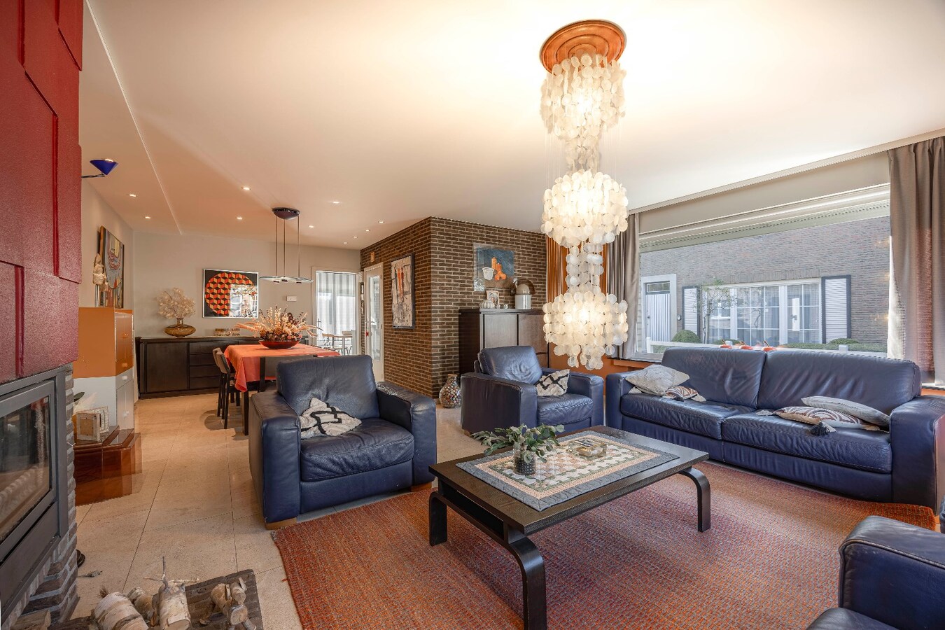 Stevig gebouwde gezinswoning met garage op zonovergoten perceel 