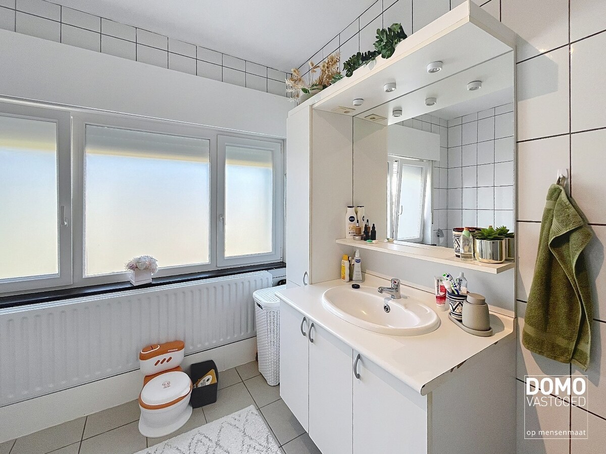 RUIM DUPLEXAPPARTEMENT MET 3 SLAAPKAMERS TE LUMMEN 