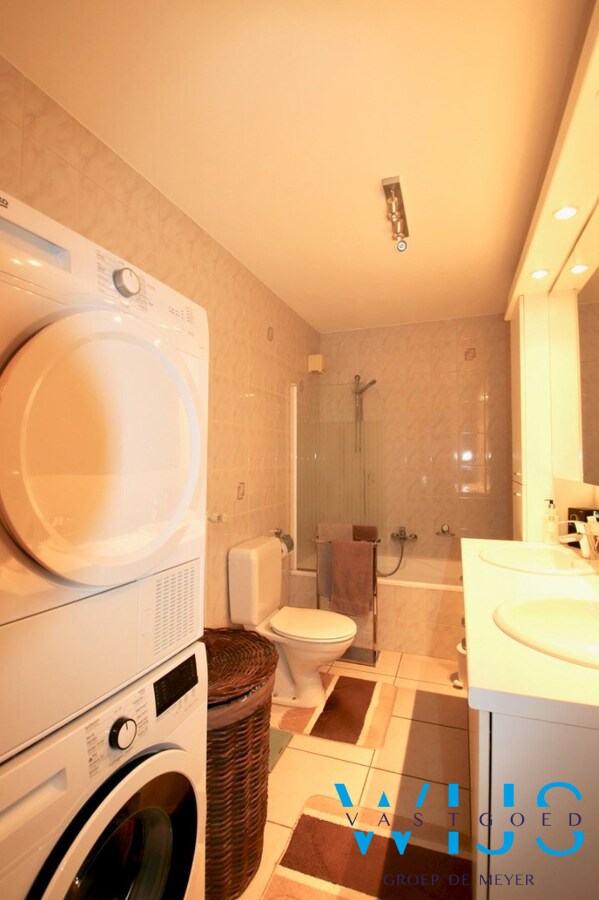 Ruim &amp; energiezuinig 2 slaapkamerappartement te EVERGEM ! 