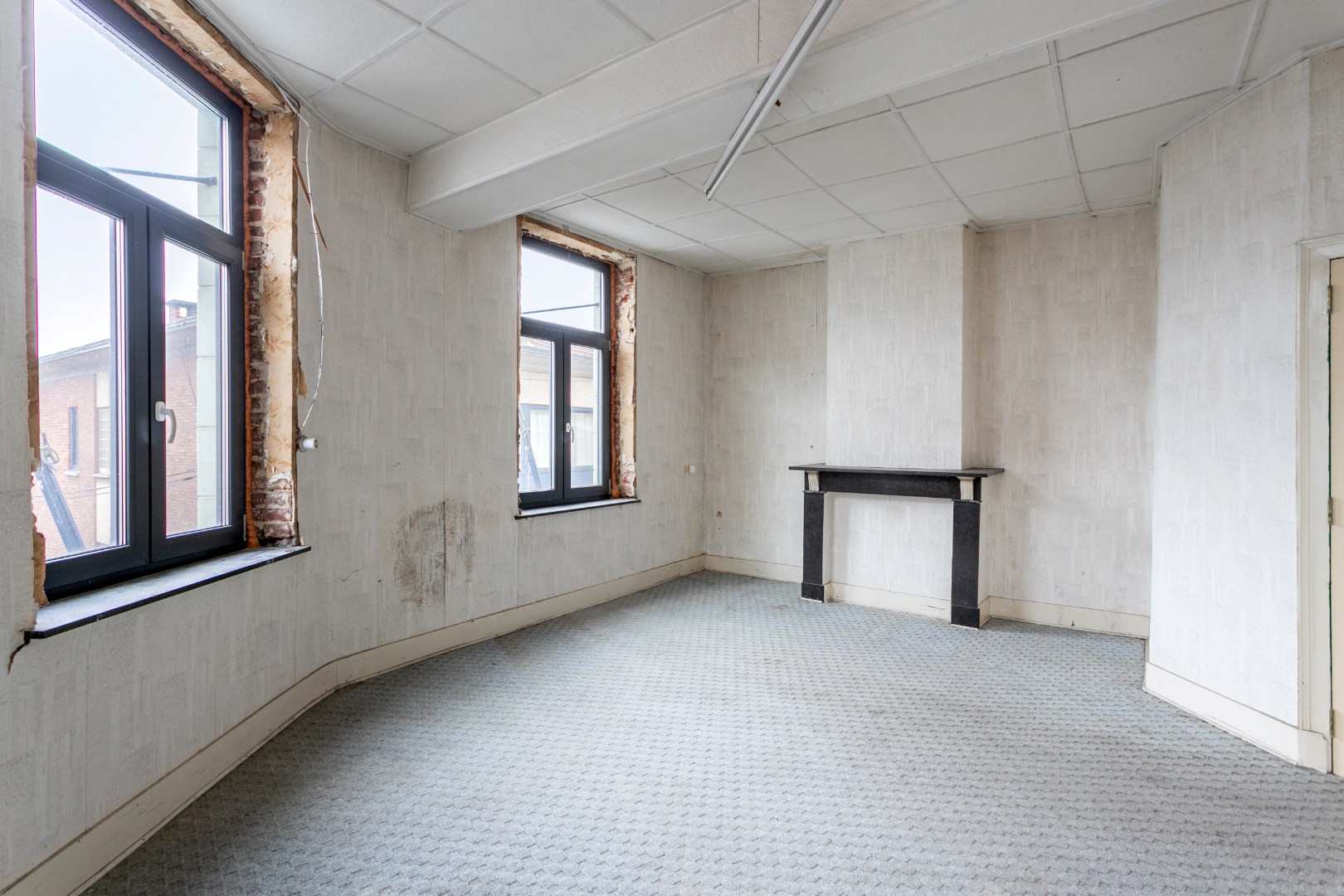 Karaktervol handelshuis op een gunstige ligging in hartje Halle 