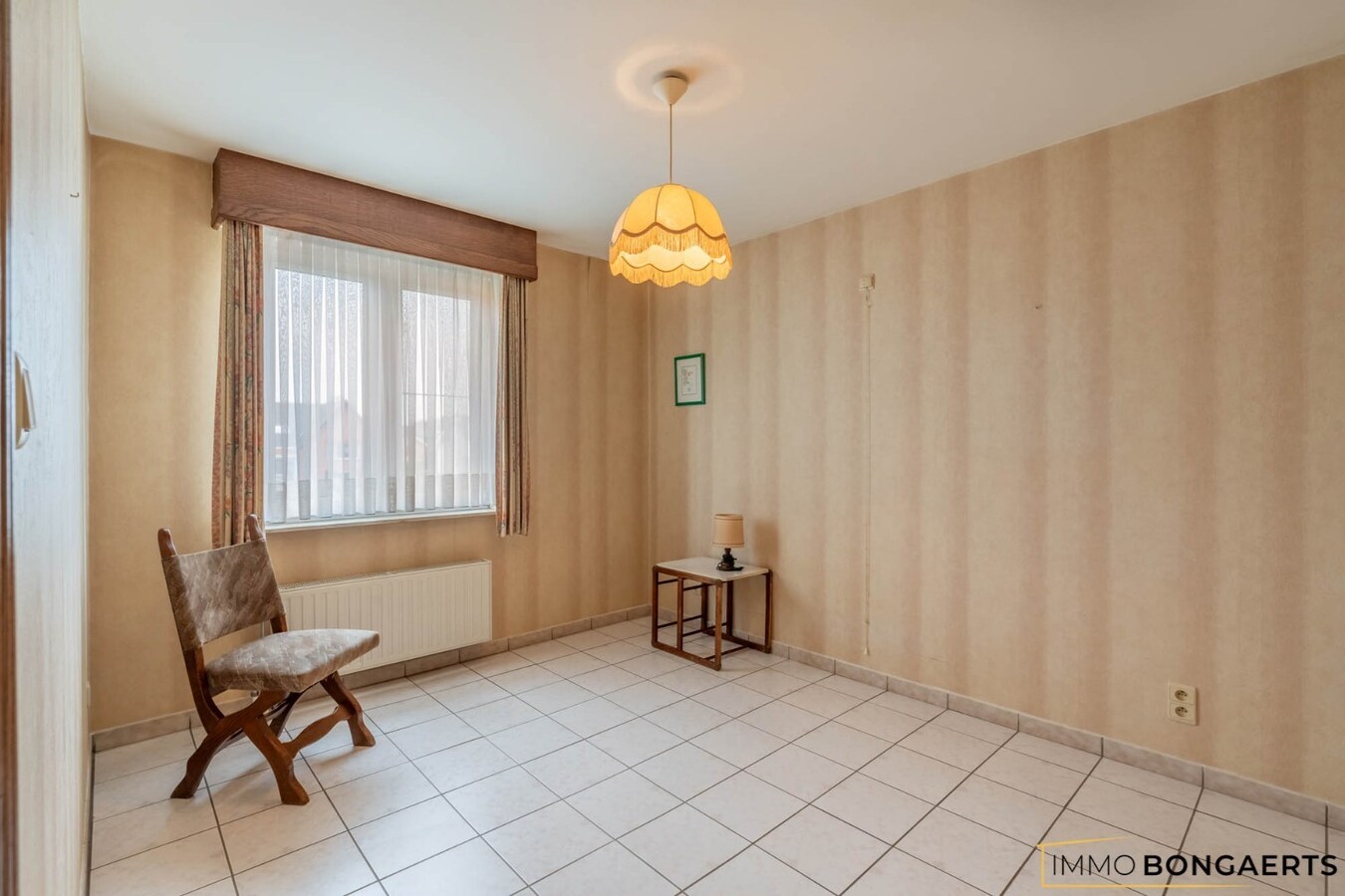 Ruime, instapklare woning (heropbouw 1994) met tuin, garage en drie slaapkamers. 