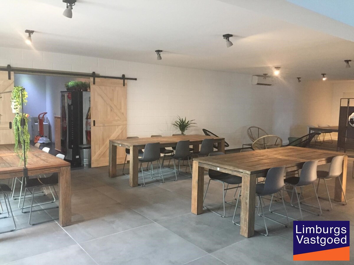 Terbeschikkingstelling van infrastructuur in vernieuwde kantoren met parking, v.a. 21 m², Genk-Noord 