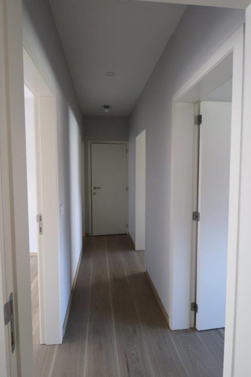 Prachtig appartement op de eerste verdieping met 3 slaapkamers, midden in het centrum gelegen 