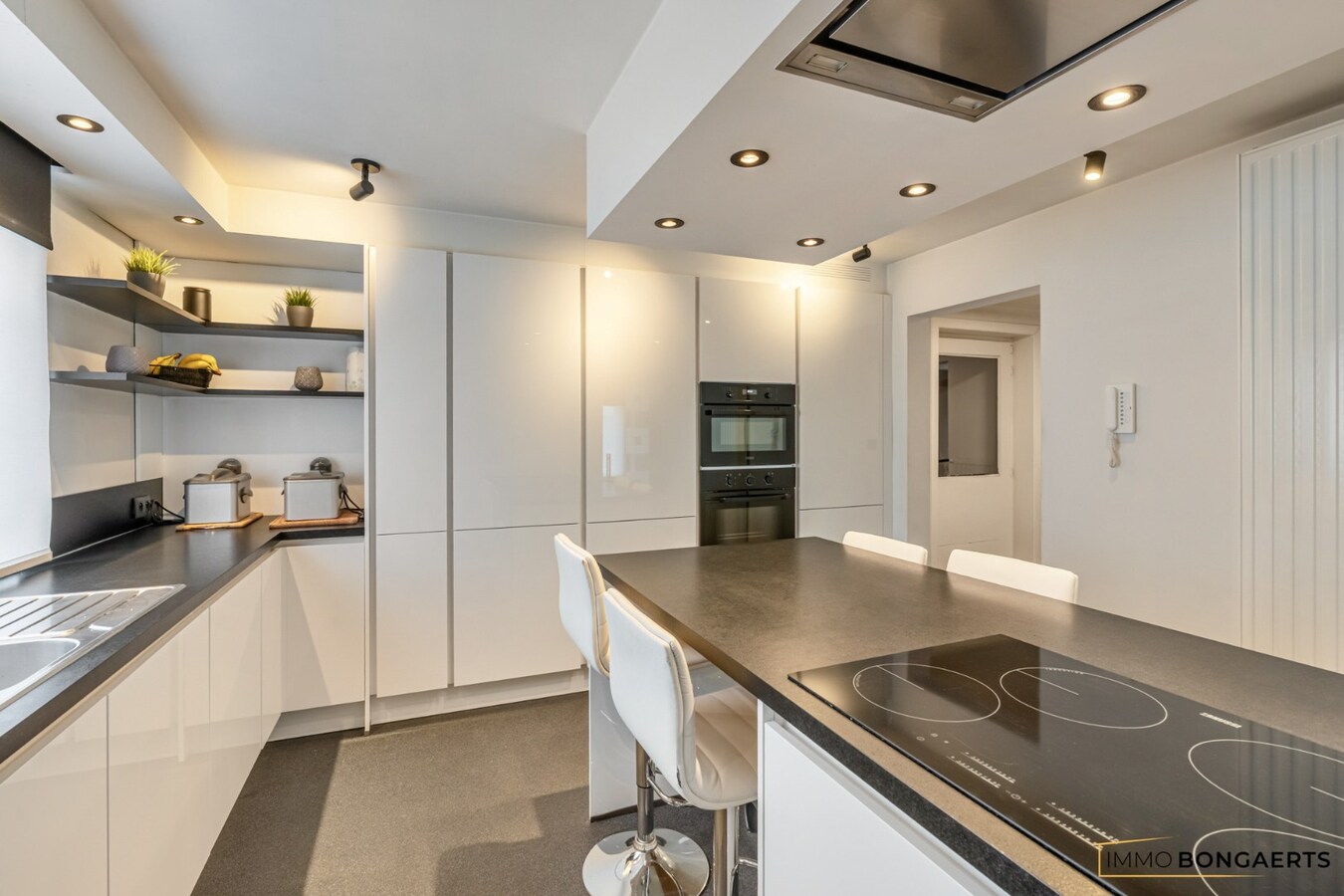 Exclusieve woning met volledig uitgeruste wellnesspraktijk nabij Hasselt 