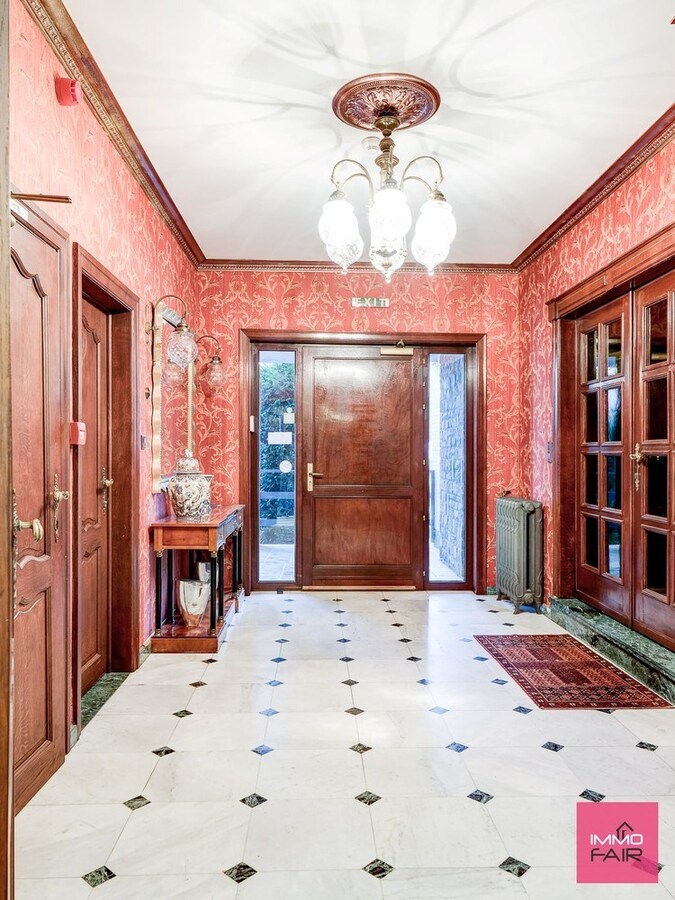 Polyvalent hotel op perceel van 2755 m² 