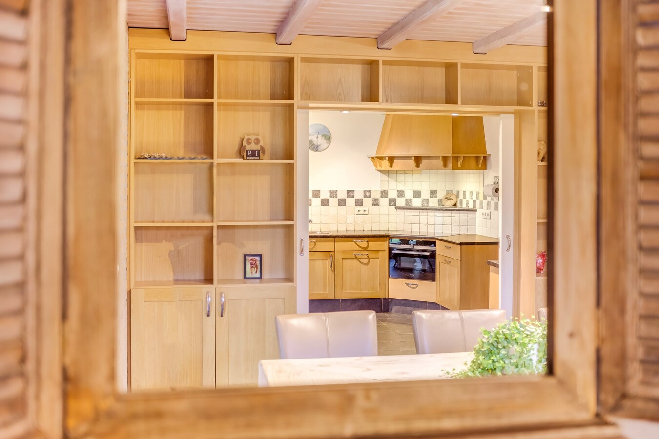 Vrijstaande woning met inpandige garage gelegen op een perceel van 784 m2 te Arendonk. 