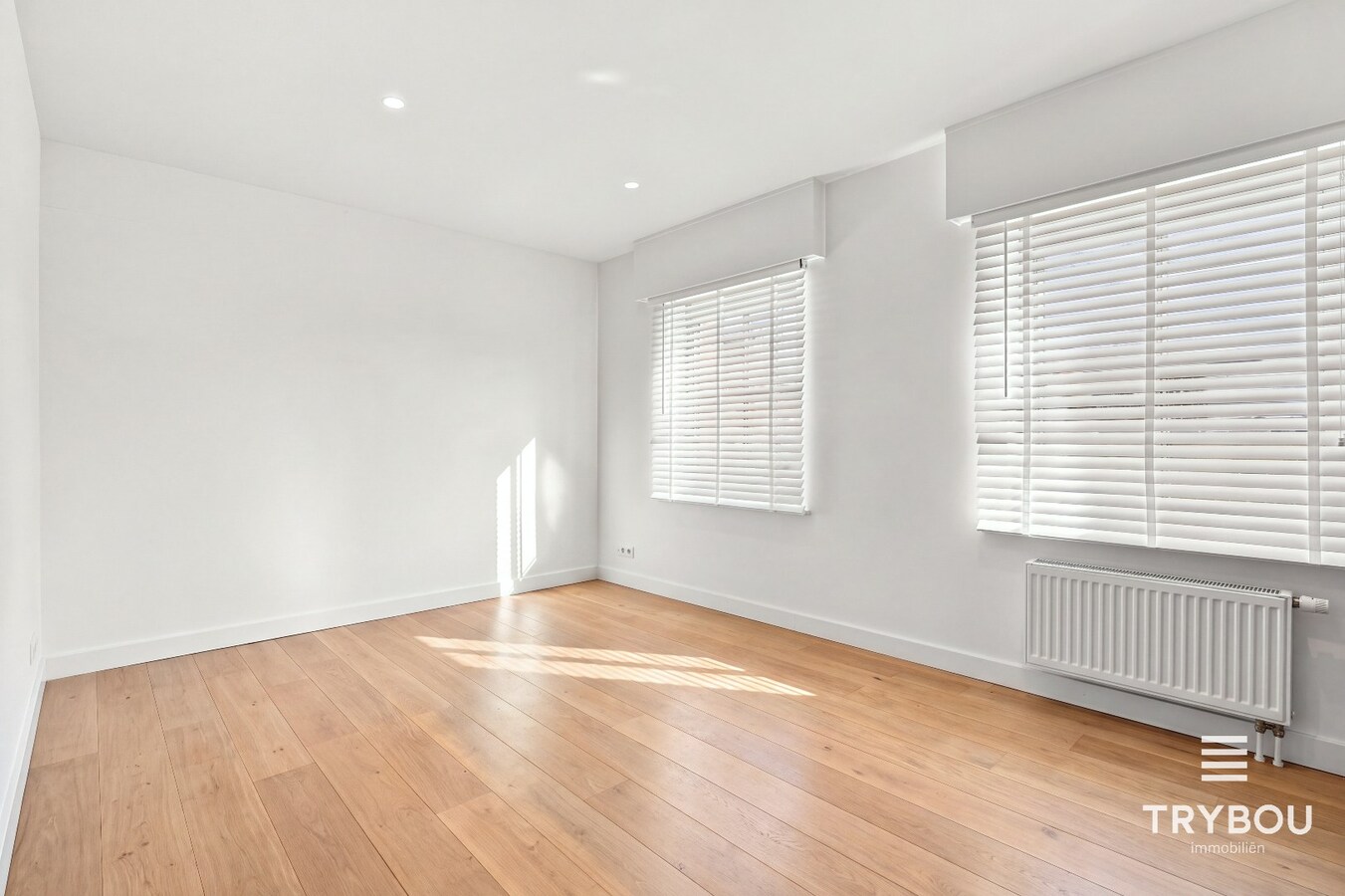 Alleenstaande luxueuze woning met 5 slaapkamers! 