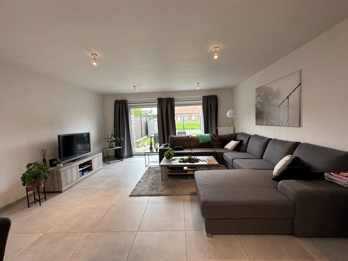 Verrassend ruime, energiezuinige woning in Centrum Houthulst 