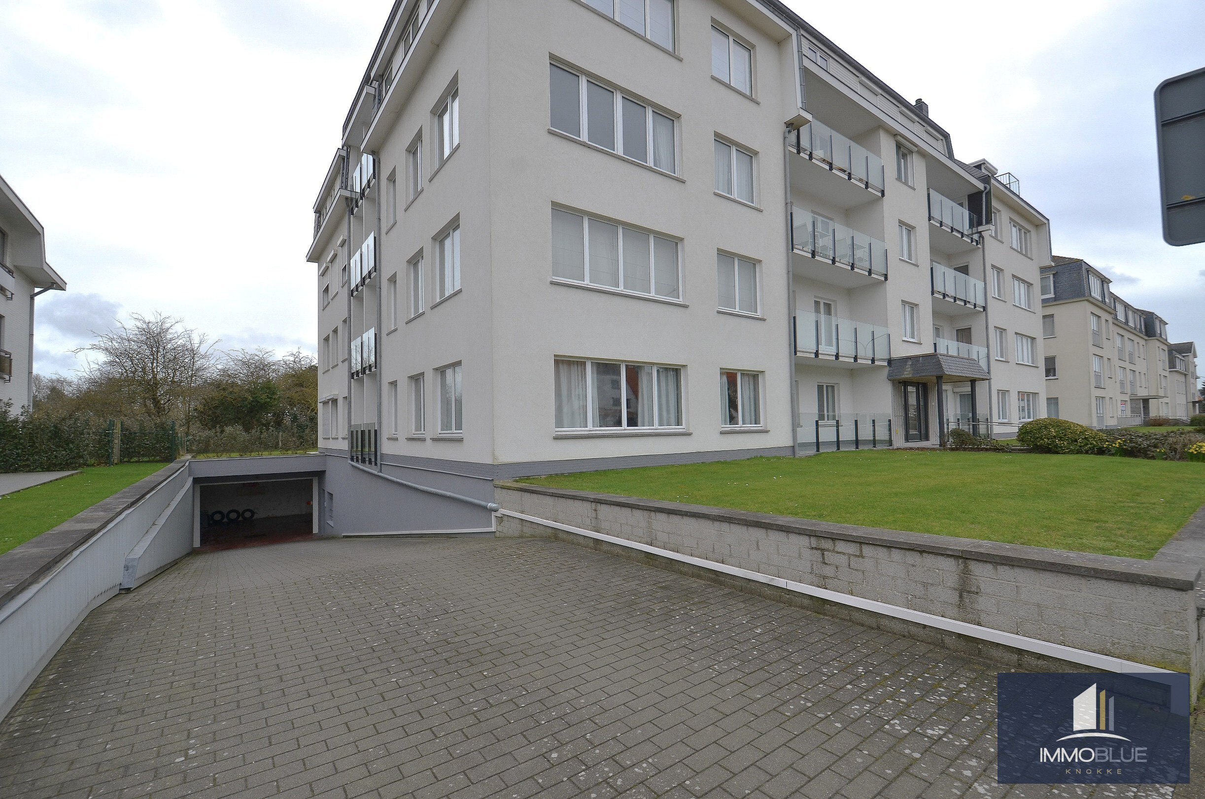 Ruime garagebox gelegen in de Elizabethlaan 