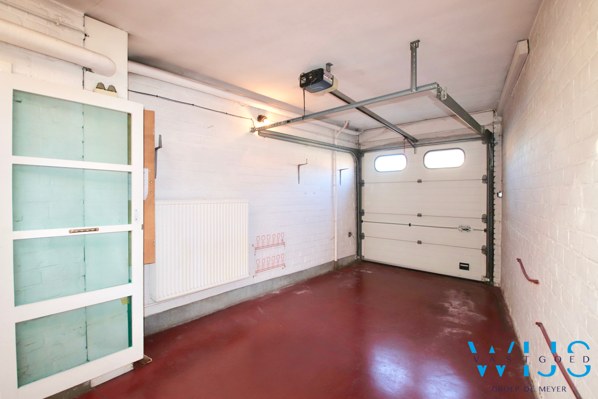 Te renoveren gezinswoning op een zonnig perceel van 1184m² te Wachtebeke ! 