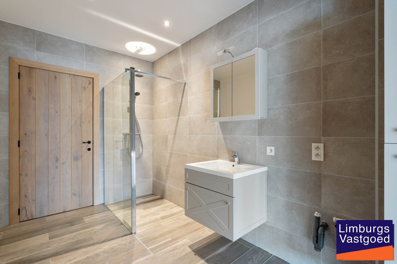 Exclusieve gezinswoning, 283m², 5 slpk, praktijkruimte op toplocatie 