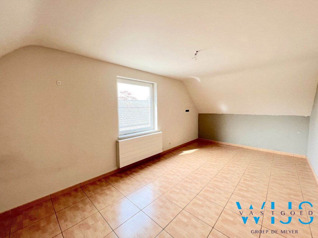 Open bebouwing met zonnige tuin, 3 slaapkamers en garage te Kluizen ! 