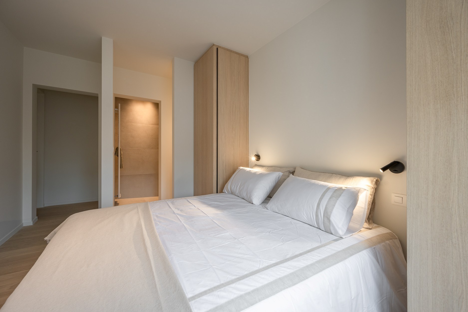 Magnifique appartement rénové de 3 chambres à coucher près de l'avenue Lippens à Knokke. Disposition : 
