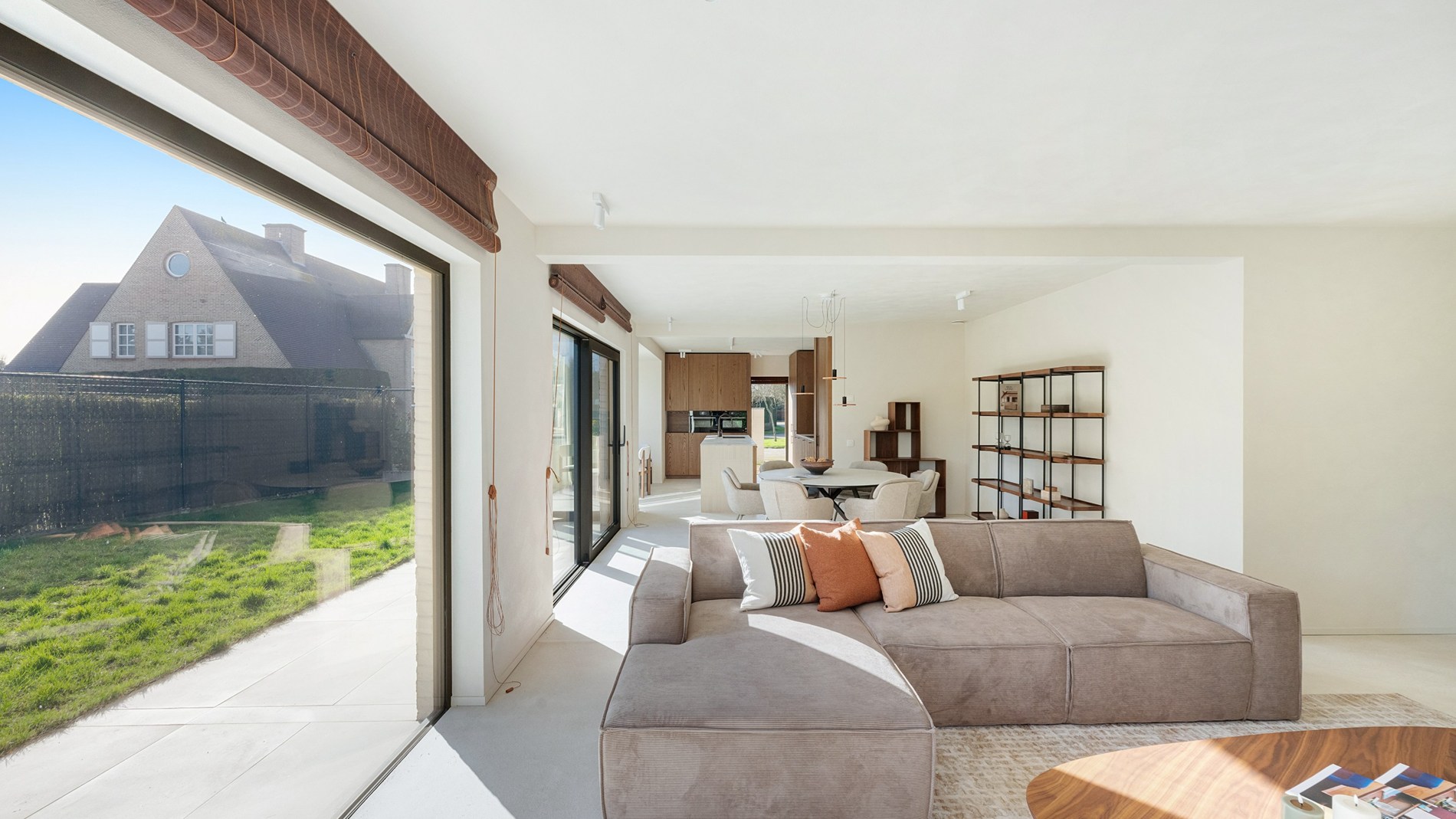 Luxueus gerenoveerde villa in residentiele wijk. 