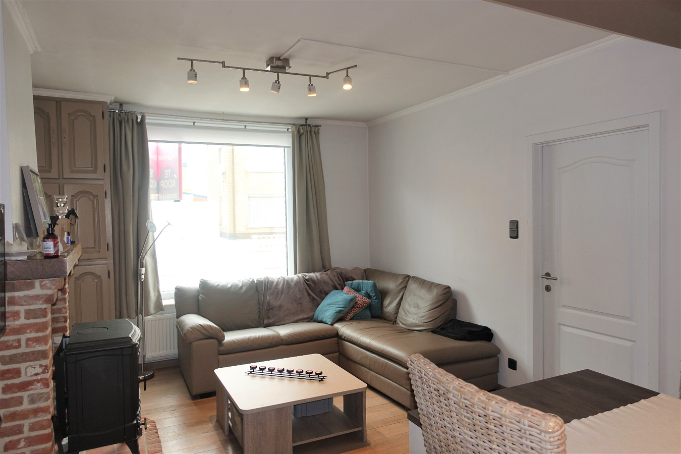 Half-open woning met grote tuin te Aartrijke 