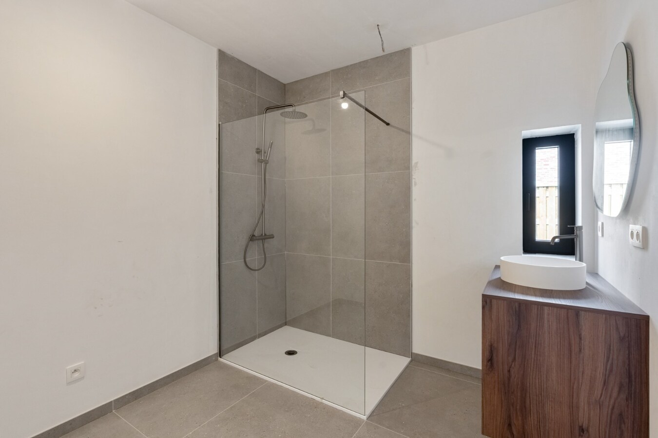 Exclusieve woning in volledig heropgebouwde hoeve op een perceel van 4a33ca! 