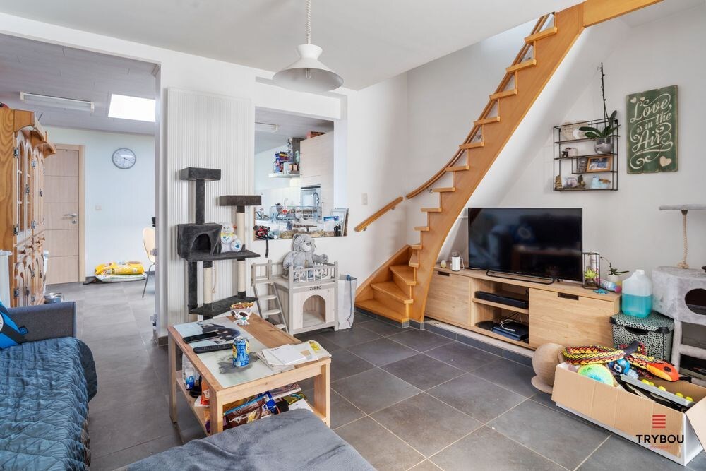 Centraal gelegen starterswoning op ruim perceel van 1658 m² 