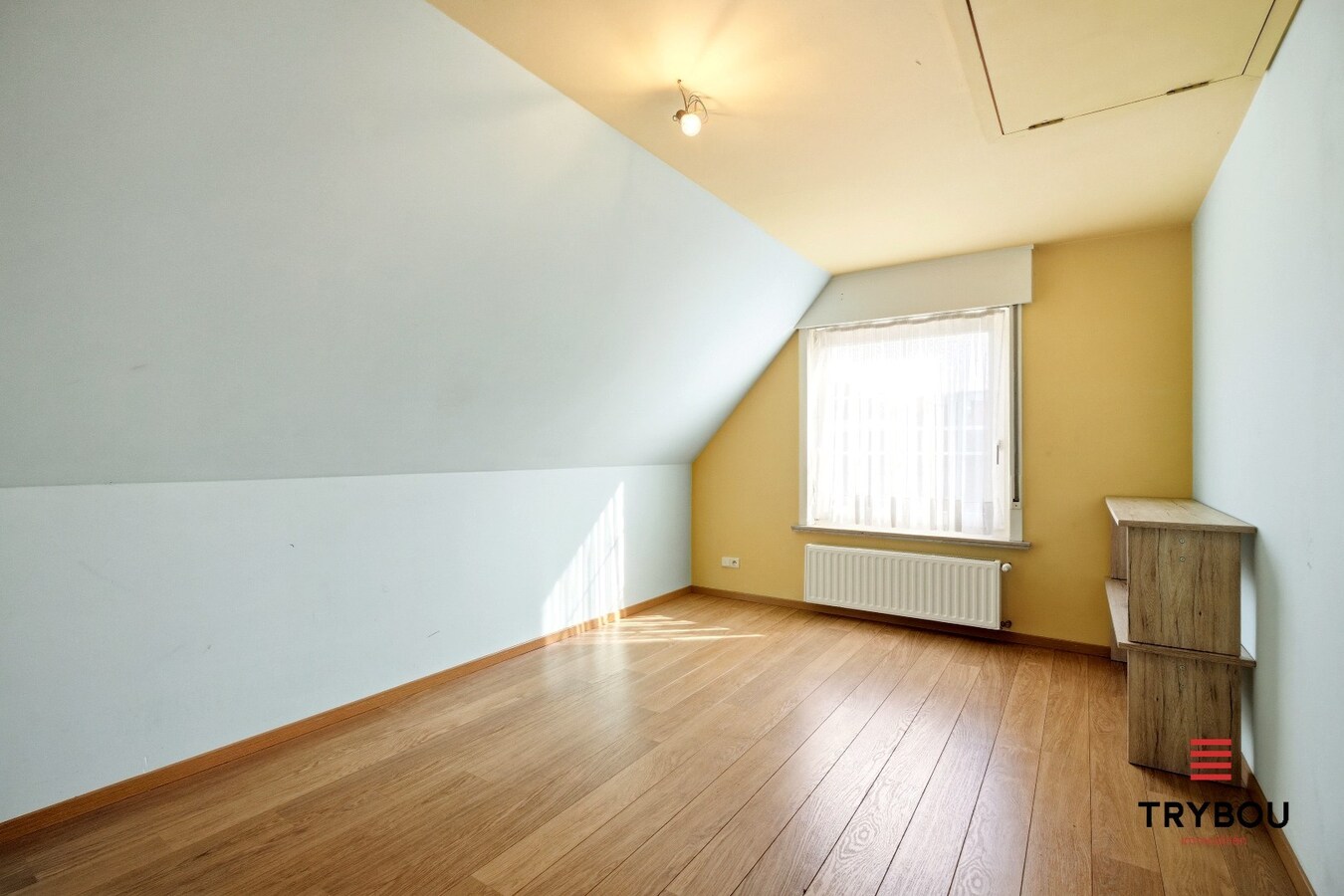 Ruime halfopen woning met 5 slaapkamers te koop in Werken met garage en ruime tuin! 