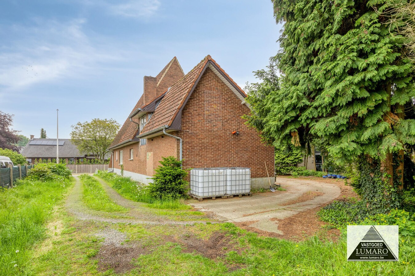 Charmante, op te knappen woning op perceel van 4.600 m² 