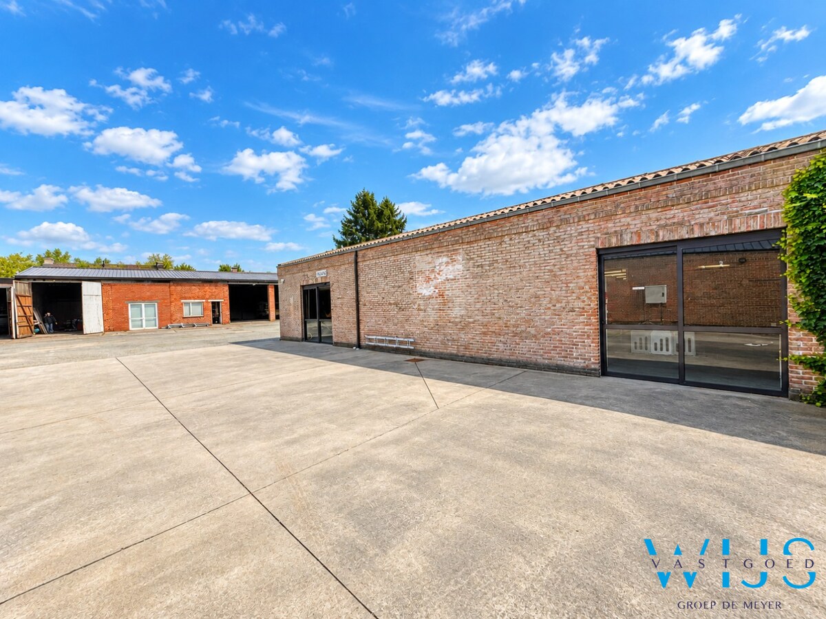 Royaal wonen met maar liefst 910 m² aan multifunctionele bijgebouwen! 