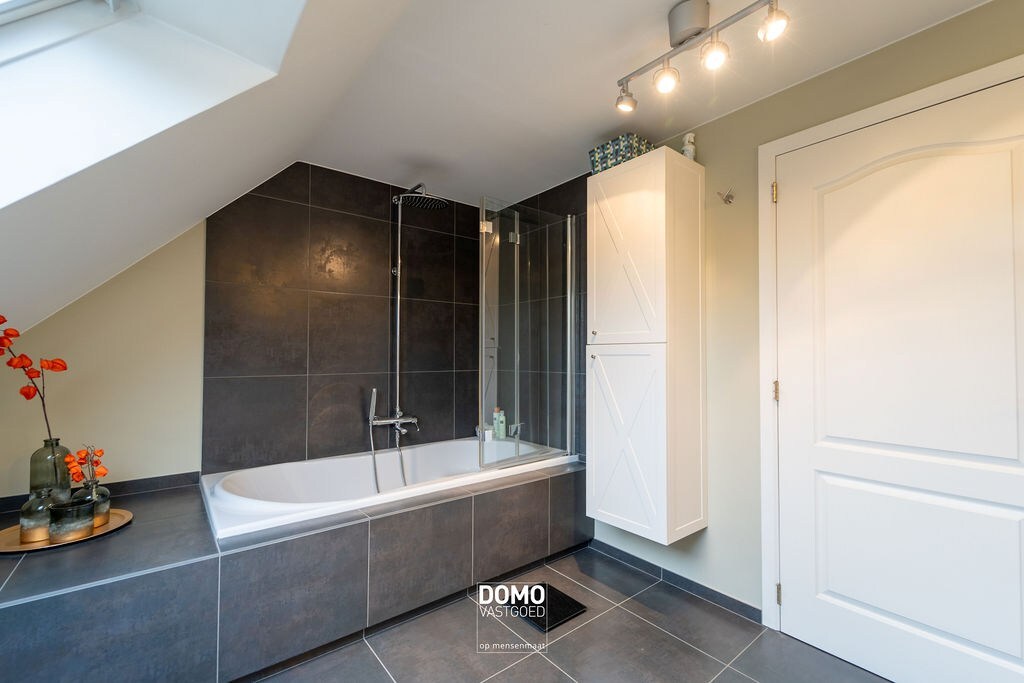 WARME GEZINSWONING VAN 262 M² MET PRACHTIGE TUIN IN HARTJE KORTESSEM 